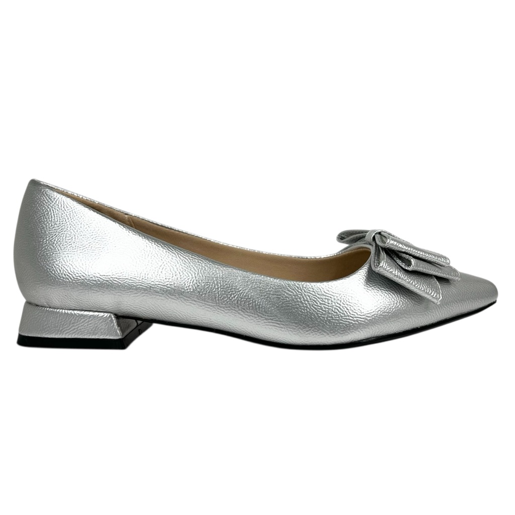 Journee Collection Women's Ophelia Bow Low Block Heel Dress Flats Silver 7.5m